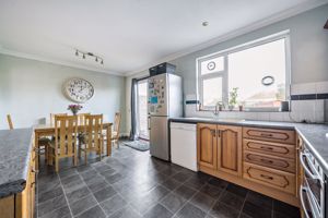 Kitchen diner- click for photo gallery